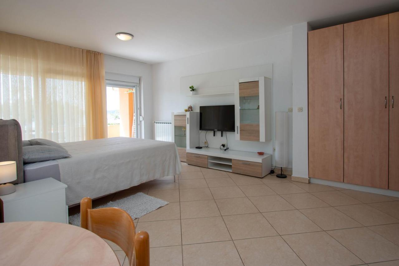 Sukošan Apartments Matas מראה חיצוני תמונה